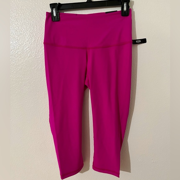 Victoria’s Secret Sport Pink Knockout Crop leggings Size S NWT - Picture 1 of 5